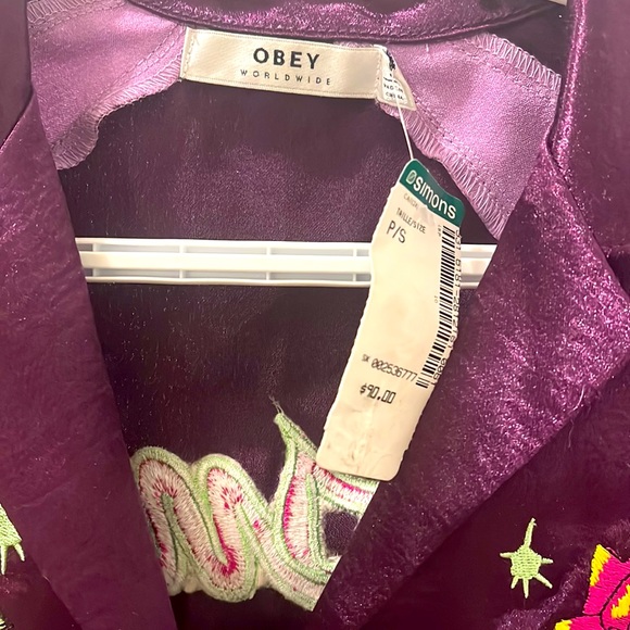 NWT ✨HOST PICK✨Obey loose top size S - Picture 3 of 4